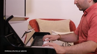 اجرای آهنگ سر اومد زمستون توسط مبین دهقانیان معلم آموزشگاه پیانو پدال