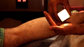 آموزش ماساژ پا با شمع ماساژ