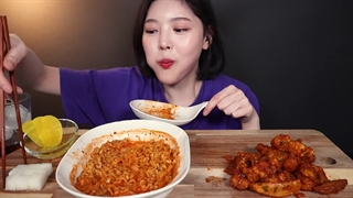 چالش غذا خوری(نودل وگوشت سوخاری)