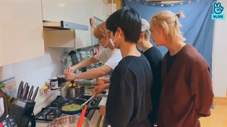 ویلایو آشپزیه لینو با عنوان Yes costomer! Welcome to Leeknow restuarant با زیرنویس فارسی