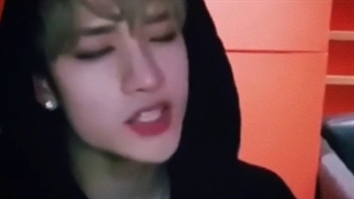 کاور اهنگ تالک تو مون از بنگچان استری کیدز بازیرنویس فارسی چسبیده