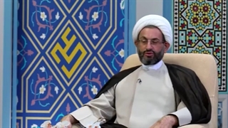 فردی که به احترام ماه محرم هیچ آهنگی را نمی خواهد گوش دهد
