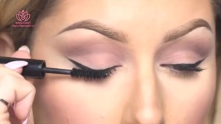 لیوزا | طرز صحیح ریمل زدن برای داشتن چشمهای زیبا وجذاب