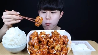 اسمرفود/ خوردن مرغ تند/برنج