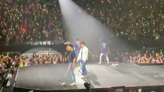 تصور حضور در کنسرت۲...تورkeep spining..کپشن پلیز