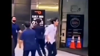 تیکه ای از وارد شدن بی تی اس به هتل  