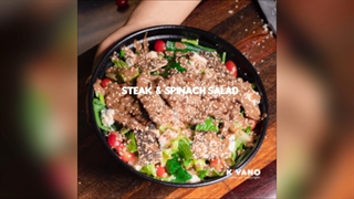 سالاد استیک و اسفناج رژیمی و تازه