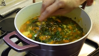 سوپ مرغ و سبزیجات به سبک ریزپز