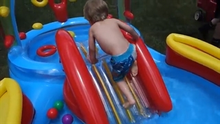 استخر بادی کودک سرسره دار