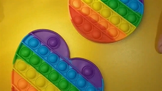 بازی سلیکونی حبابی یا پاپت (pop it)