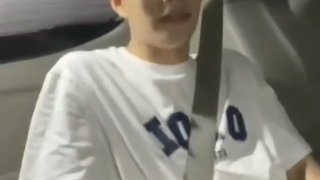 دعوت میکنم از استاد میونگجون که اعتماد به نفس شمارو بالا ببرن ... اینقدر کیوته ادم ببینش هم حالش خوب میشه