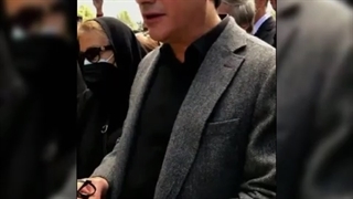 آواز همایون شجریان بر مزار پدر در سالگرد درگذشت استاد شجریان فقید