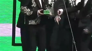 توضیحات و بخونین کارتون دارم