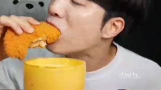 اسمرفود/کوتاه/خوردن همبرگر/پیاز سوخاری/مرغ سوخاری