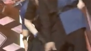 فنکم هونگ جونگ عضو ایتیز در اجرای اهنگ inception