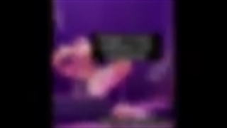 ادرار کردن خواننده آمریکایی بر روی صورت هوادار در کنسرت-144p