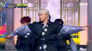 اجرای اهنگ luna از وان اس