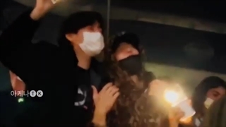 آهنگ falling تهکوک در کنسرت هری در زوایای مختلف