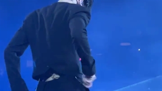 قسمتی از اجرای اهنگ بلک سوان