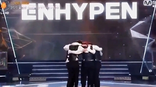 سالگرد یک سالگی انهایپن مبارک چقدر زود گذشت نه؟