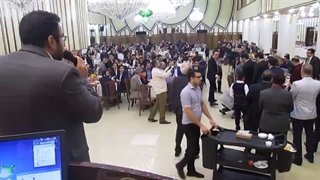 مداح و مولودی خوان در تالار پذیرایی سیاره