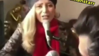 آواز خوانی مجری سابق صدا و سیما در حضور همسرش