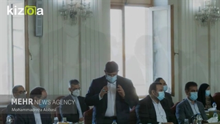 نماز خواندن نماینده مجلس حین جلسه دولت