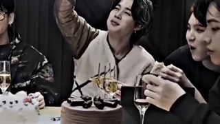 وقتی جیمین اسم آرمی رو تو هوا می‌کشه:))))