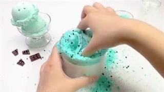 بازی با اسلایم سبز ابی زیبا
