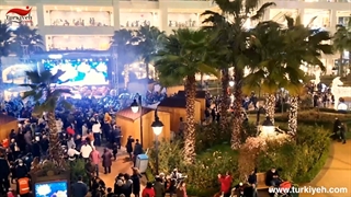 جشن کریسمس 2022 در مرکز خرید ماوی باغچه در شهر ازمیر ترکیه