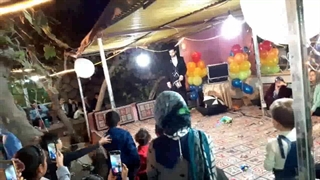اجرای شعبده بازی و به وجد آمدن میهمانان