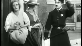 چارلی چاپلین در : خیابان آرام (1917)