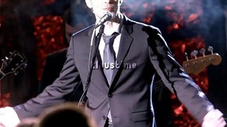 یه بزغاله ای هم نداریم ایطور نگامون کنه<: