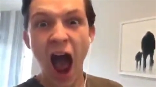 این خ*ل و چل بازیای تام عالیههه XD