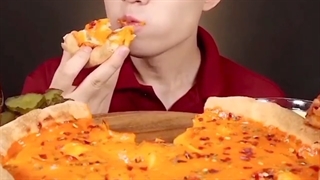 اسمرفود/کوتاه/خوردن پیتزا