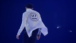 اجرای کاور آهنگ Present از لی در کنسرت The Lost Planet (JAPAN)