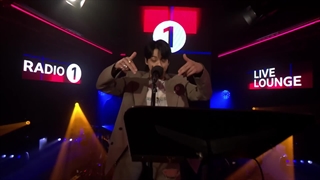 اجرای لایو جونگ کوک با آهنگ Seven در رادیو بی بی سی با کیفیت FHD