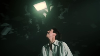 موزیک ویدیوی Everyone Else Fades مارک + زیرنویس فارسی آنلاین