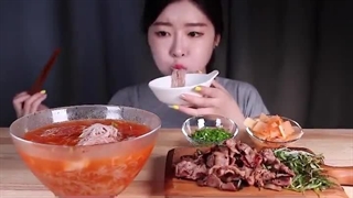 رشته سرد و گوشت کبابی