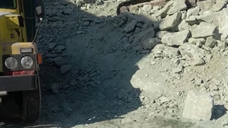 اجرای کف حیاط محوطه سازی سنگ لاشه