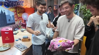 تولدم طرفدارامو سوپرایز کردم!!؟ (مانیکس)