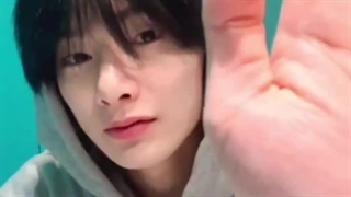 کامنت: ”لطفا دوربینو بزن” جونگین: ”