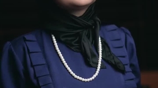 دانلود موزیک ویدیو تصنیف افسانه رسوای زمانم - بانو ماهور کار . Mahoor Kar - Rosvaye Zamanam Music Video .