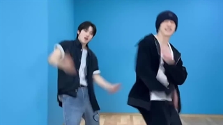 چالش آهنگ Freeze  با کیهون از KickFlip  و بنگ چان از starykids