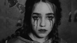 من ی دختر غمگین و تنها